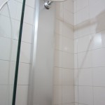 27 - Carenagem Chuveiro banho empregada (3)